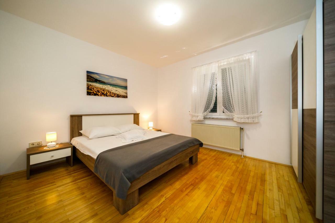 Apartment Anton Krk Town Exterior foto