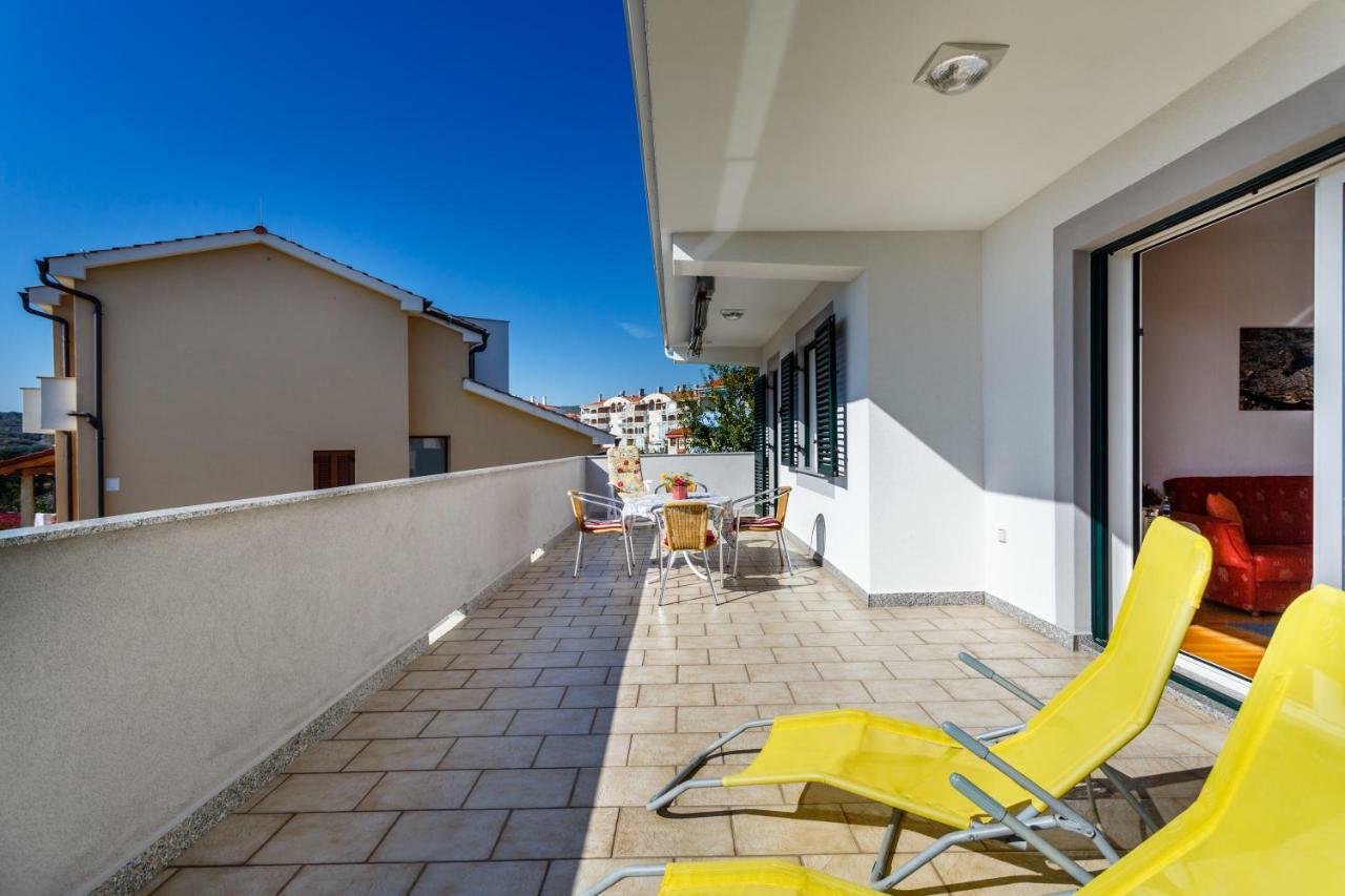 Apartment Anton Krk Town Exterior foto